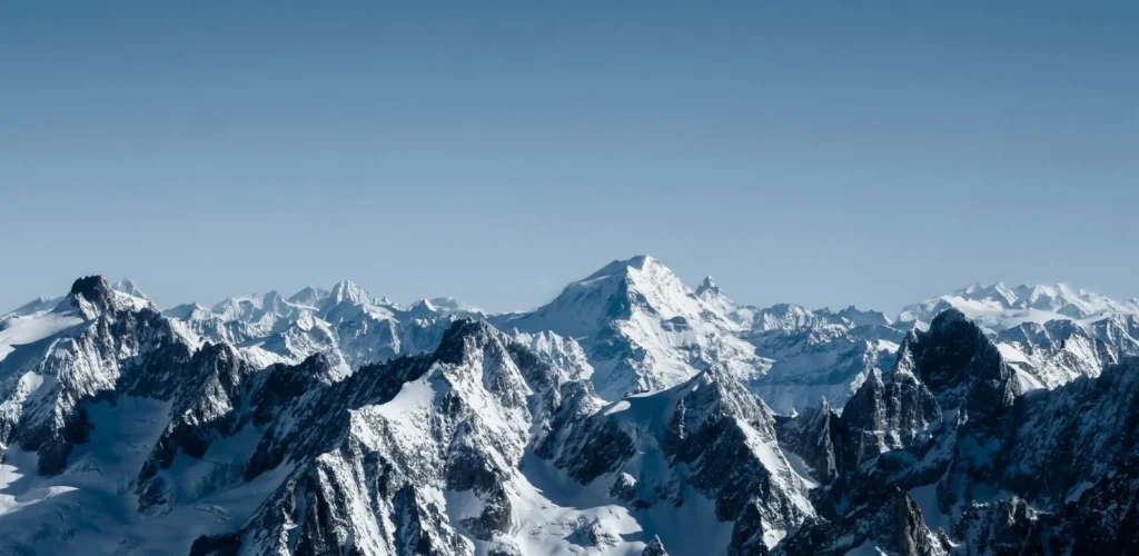 An image of a mountain range